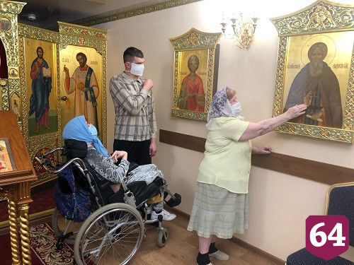В Энгельсском доме-интернате отметили Новый год и Рождество 