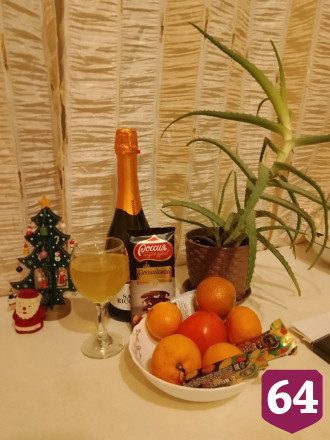 Жители Саратова показали новогодние столы