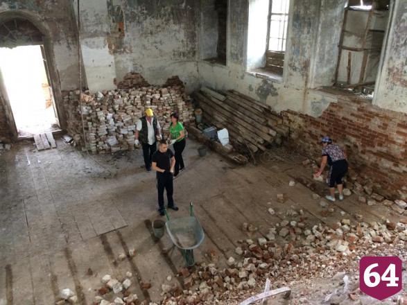 Саратовцы самостоятельно восстанавливают старинный храм в селе Лох
