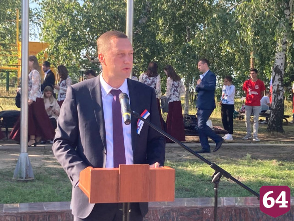 В Саратове развернули 810-метровый флаг России