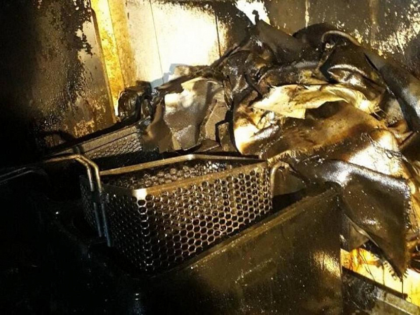 В Саратове из-за фритюрницы сгорела квартира и пострадала девушка