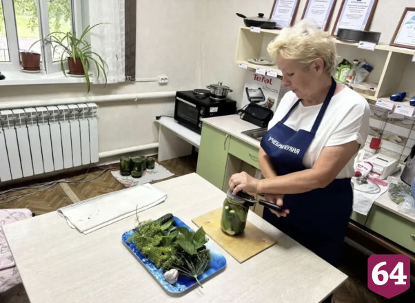 Саратовцев научили идеально солить огурцы 