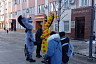 В центре Саратова «кони» выпрашивают деньги у прохожих