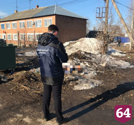 На мусорке нашли труп женщины в одеяле и простынях