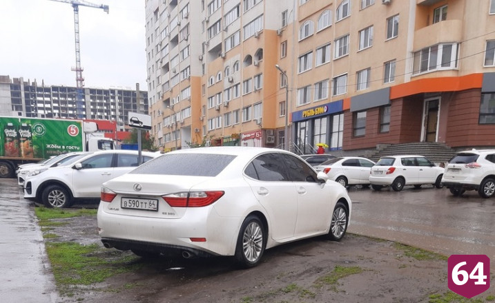 В Саратове эвакуировали с тротуаров иномарки автохамов 