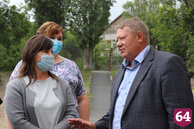 Депутат Госдумы пообещал жителям обеспечить контроль за ремонтом тротуаров