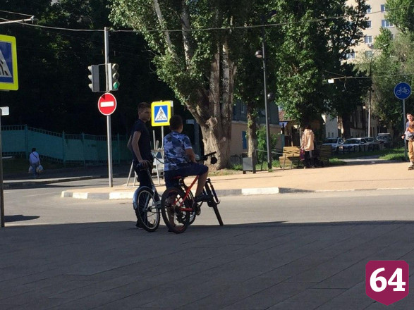 В сквер на Рахова массово выехали велосипедисты