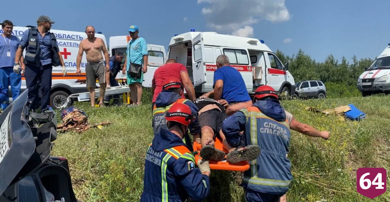 В массовом ДТП на саратовской трассе разбились 11 человек