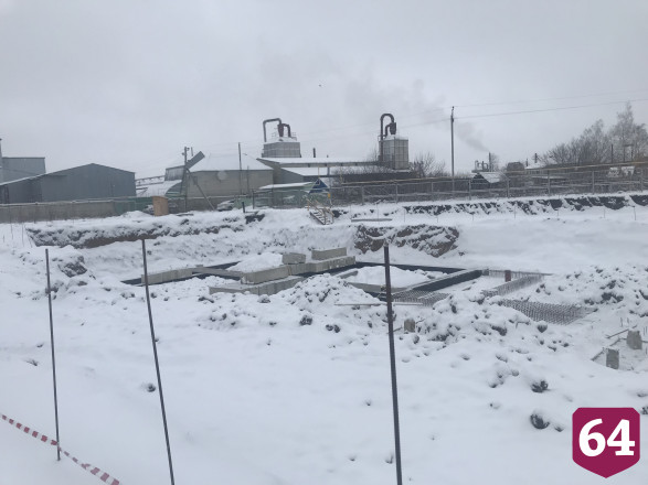 Новый корпус лицея под Саратовом строят при любой погоде