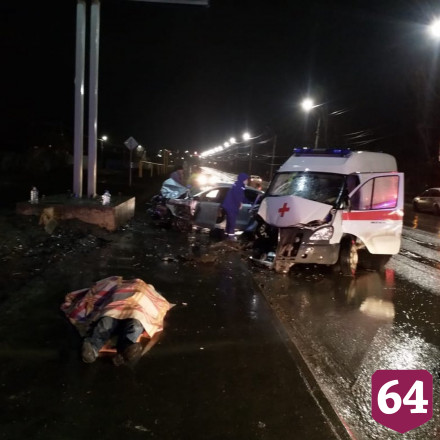 В Саратове в массовом ДТП насмерть разбился водитель «скорой»