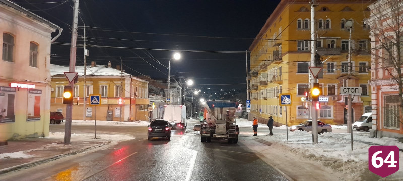 В Саратове при столкновении с самосвалом покалечились два человека