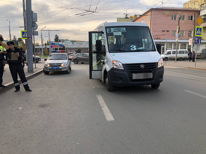 В Саратове пенсионерку у вокзала сбила маршрутка