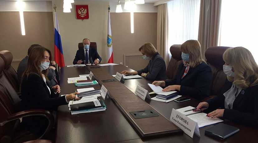 Губернатор раскритиковал подчиненных за ситуацию на рынке труда