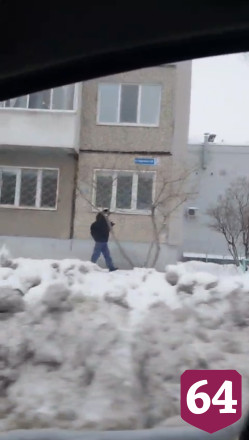 Автомобилисты пожаловались на ледяную кашу в центре Саратова