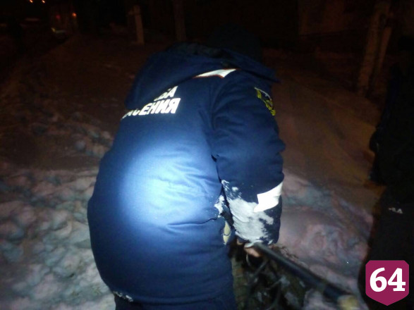 Спасатели вытащили упавшую в колодец собаку