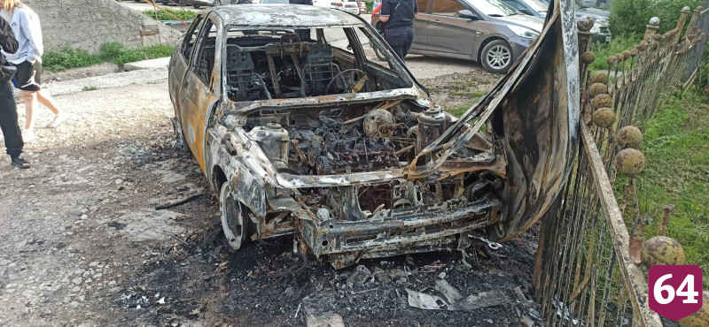У героини телешоу под Саратовом сожгли две машины