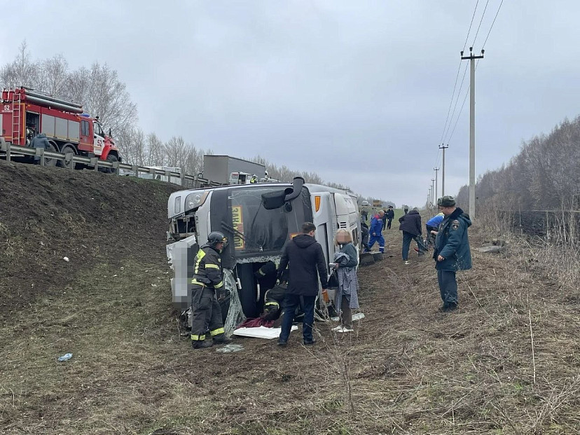 В Саратовской области водитель автобуса с детьми почувствовал себя плохо и умер