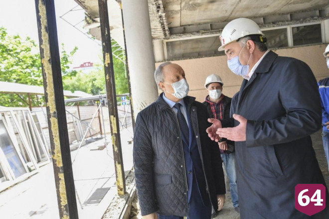Губернатор оценил масштаб реконструкции саратовского театра