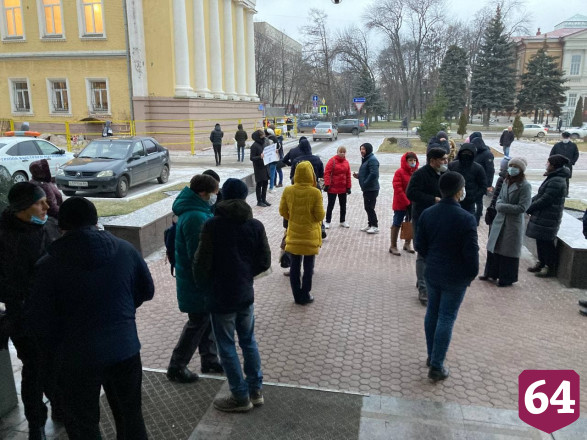 В Саратове противники вакцинации штурмовали областную думу