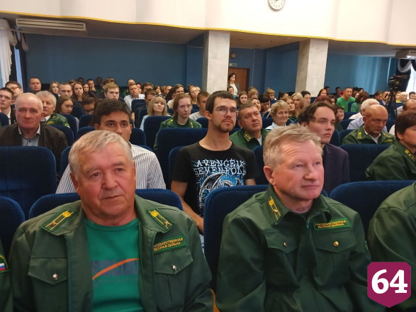 В Саратове юным лесоводам подарили гаджеты и спортинвентарь