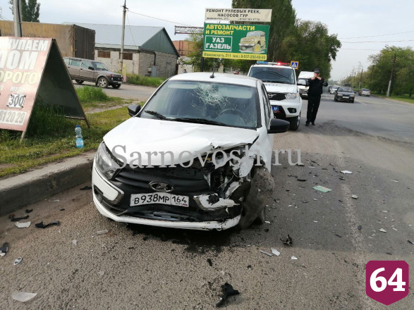 Четыре человека попали в больницу после аварии в Энгельсе