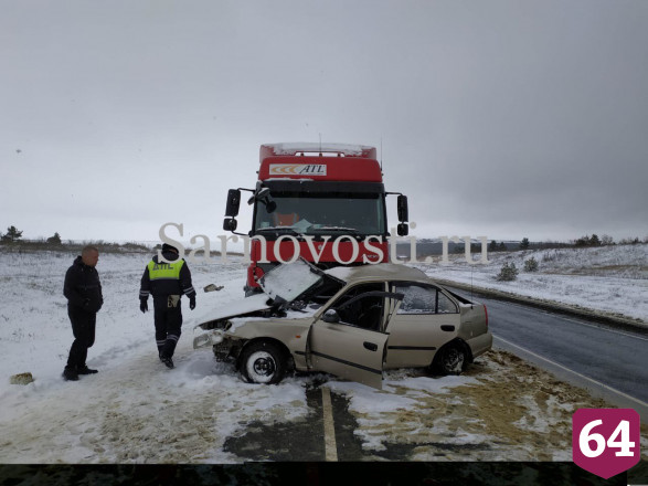 В аварии с цементовозом под Саратовом разбились 3 граждан Чечни