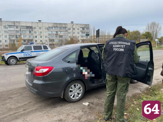 Саратовец упал с лестницы на даче и умер по пути в больницу