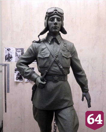 Саратовцам показали будущий памятник легендарному летчику