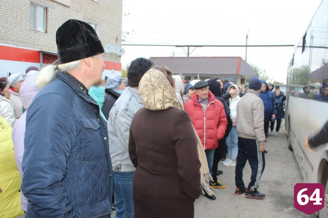 На проводах мобилизованным саратовцам передали рюкзаки и иконы