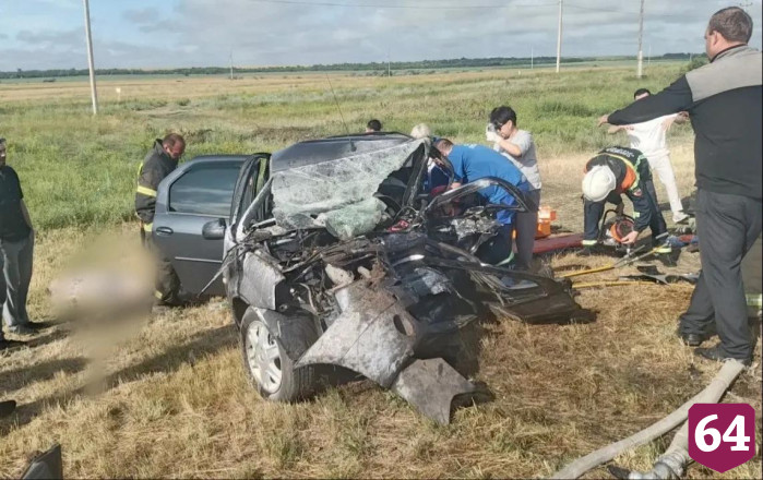 Шесть человек погибли в ДТП с иномарками в Саратовской области