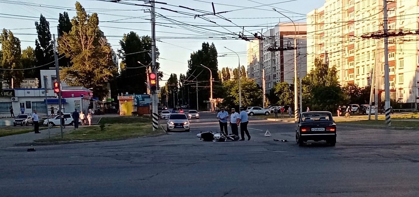 Нарушитель на «Жигулях» протаранил мотоциклиста