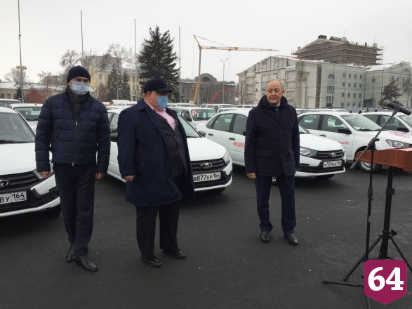 Медики Саратовской области получили 26 новых автомобилей 