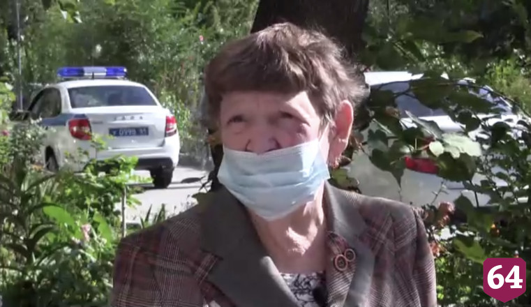 В Саратове грабитель протащил пенсионерку по асфальту ради сумки 