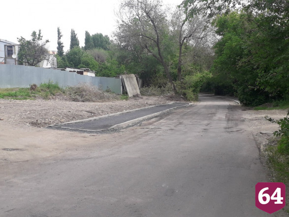 В Саратове жителей удивил тротуар «в никуда»