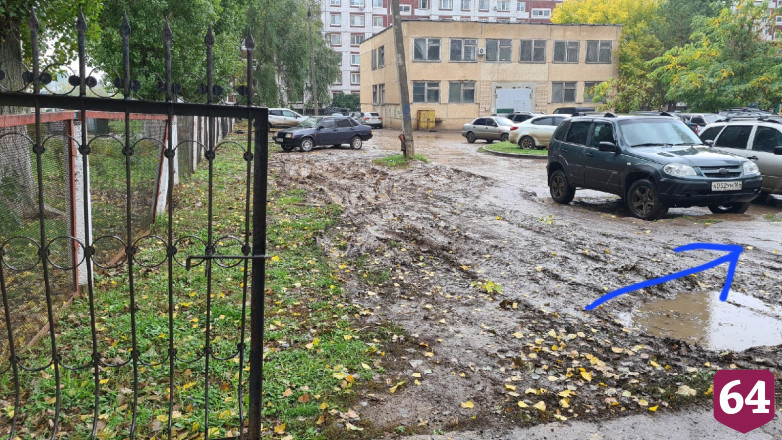 Под Саратовом дети ходят в художественную школу по грязному месиву