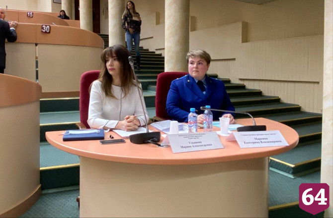 Депутаты думы Саратова пришли на заседание в масках 