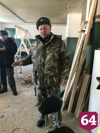 В саратовском парке медведь спит зимой под одеялами