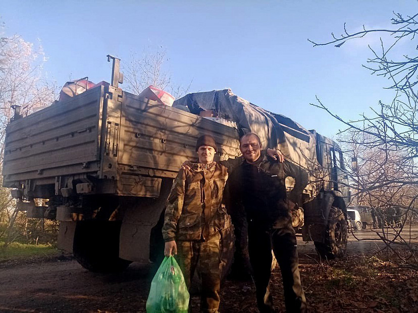 Саратовским мобилизованным передали автомобили и выпечку 