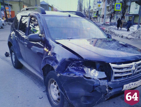Автоледи попала в больницу после ДТП в центре Саратова