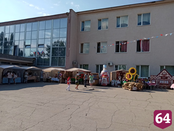 В Энгельсе провели парад национальностей 