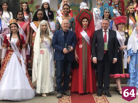 В Саратове на конкурсе красоты дарили драгоценности 