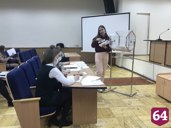 В Саратовской области квартиры получили 393 сироты