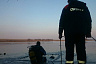 Водолазы искали в замерзшем пруду пропавшего мужчину  