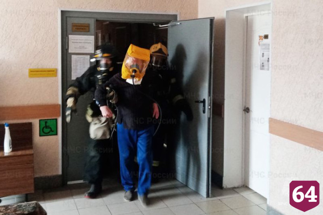 Пожарные эвакуировали стариков из интерната под Саратовом