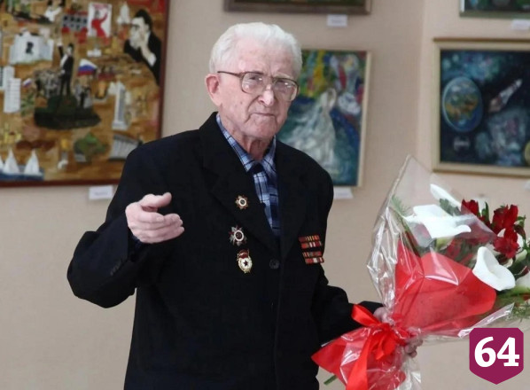 В Саратове 100-летие отмечает освобождавший Латвию и Белоруссию художник-фронтовик 