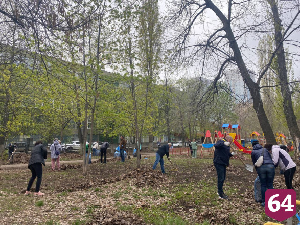 Саратов от мусора убирали 19,5 тысячи человек
