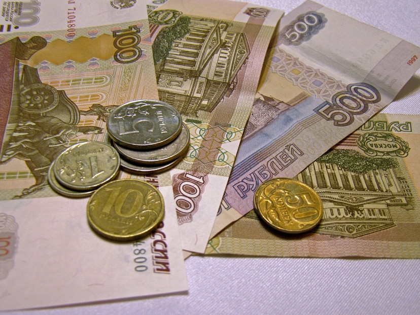 Женщина украла пенсию с карты умершего любовника и попалась