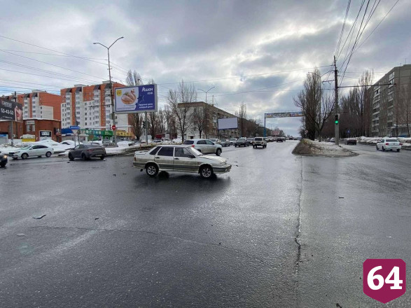 Водитель «Лады» пострадал в ДТП на проспекте Строителей