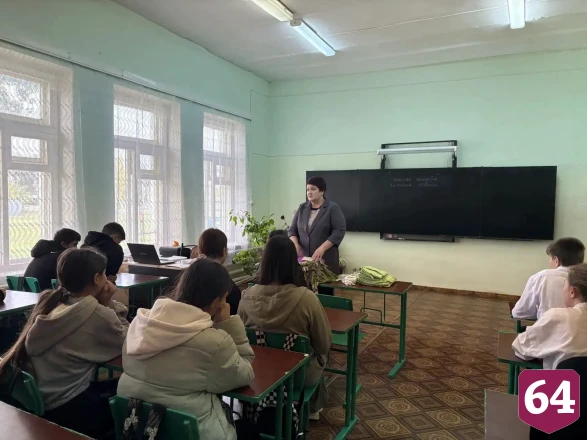 Саратовским школьникам показали изделия волонтеров для бойцов СВО