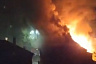 Жильцы успели выбежать из охваченного огнем 2-этажного дома 
